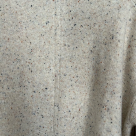 Universal Threads Women's Cream Sweater. Size large - Picture 6 of 6